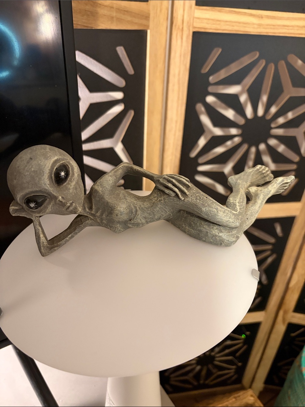 Gray Alien Reptile Ornament - Decorative Figurine